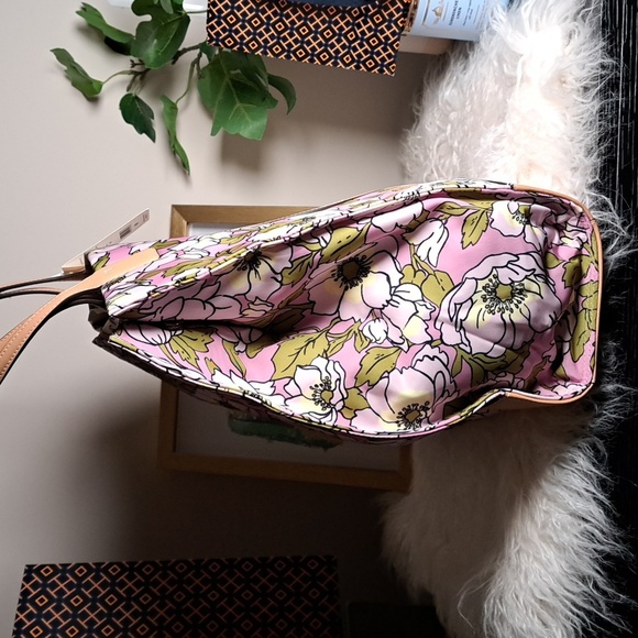 Tory Burch NWTs  Ella Printed Tote - Picture 5 of 15
